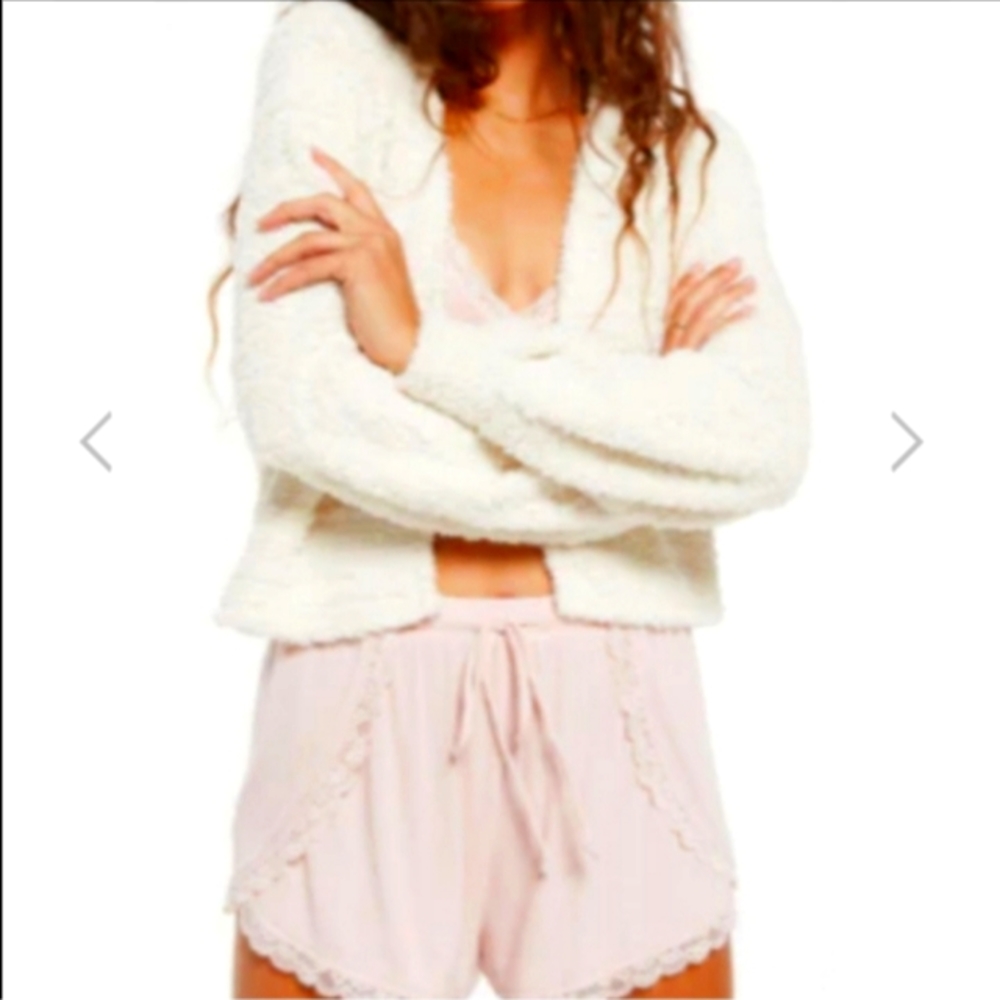 New, never worn w/tag. Women’s LC Lauren Conrad Wispy White w/Silver # Button Do